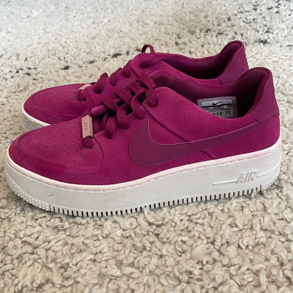 NIKE Air Force 1 Sage Low True Berry